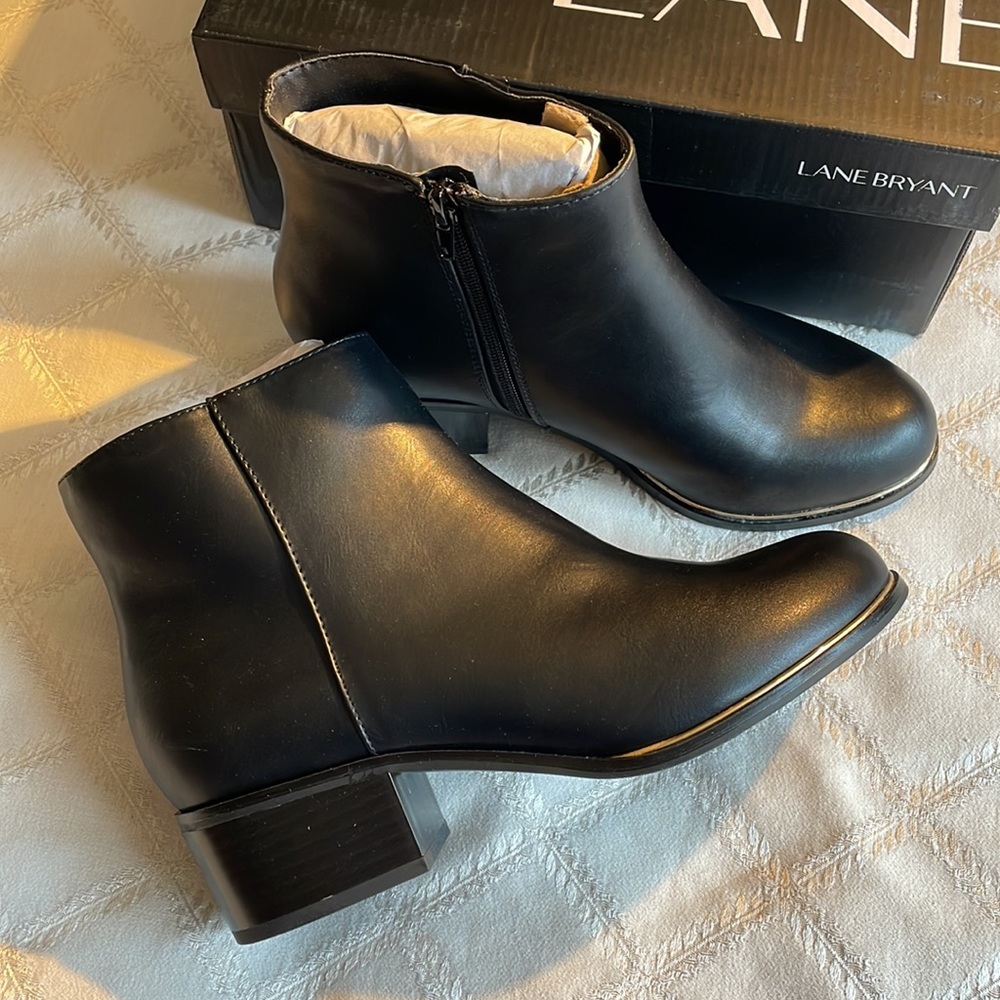 NWT. Lane Bryant Wide Width Ankle Boots, size 9, 10